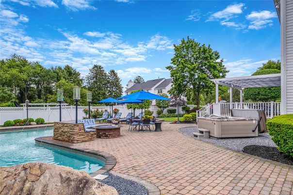 Exterior, Hot Tub, Pool