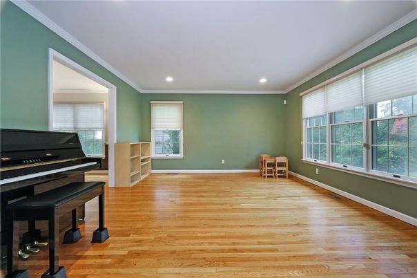 Interior, Piano, Recessed Lighting, Wood Texture Flooring