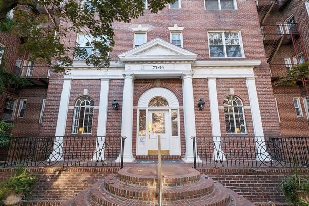 Exterior, Facade, Brick Facade, Rowhouse