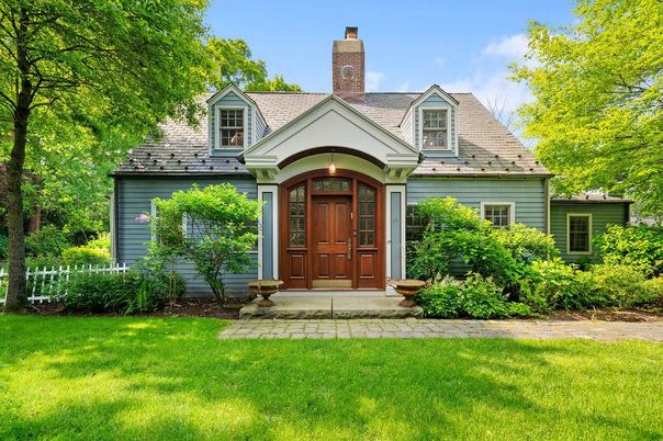 Exterior, Facade, Cape Cod