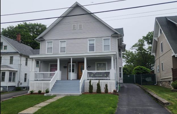 Exterior, Facade, Queen Anne Victorian