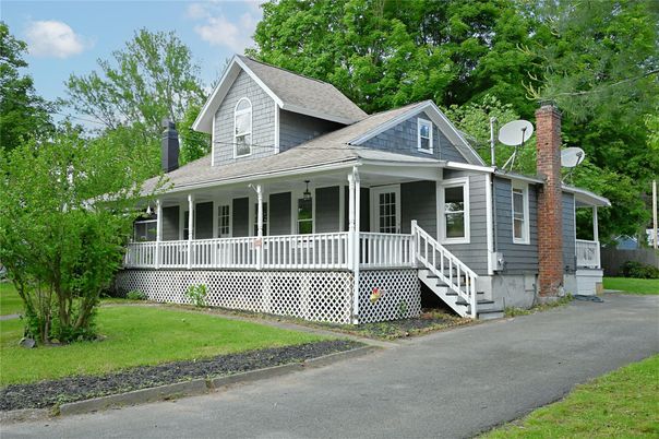 Exterior, Facade, Queen Anne Victorian