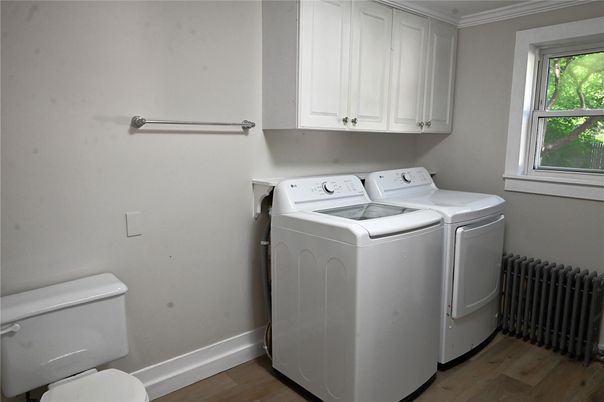 Interior, Washer, Wood Texture Flooring