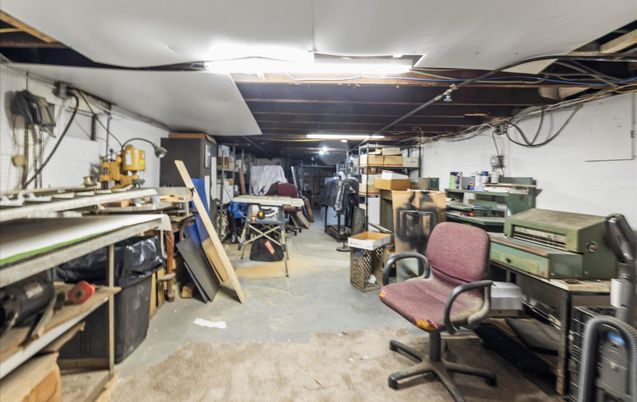 Home Office, Interior