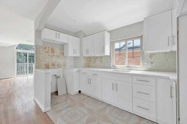 Interior, Kitchen, Recessed Lighting, Washer, Wood Texture Flooring