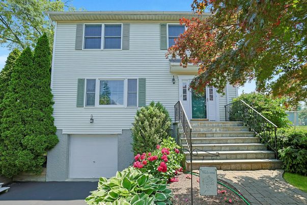Attached, Exterior, Facade, Raised Ranch