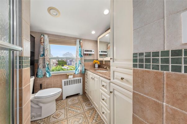Bathroom, Interior, Recessed Lighting