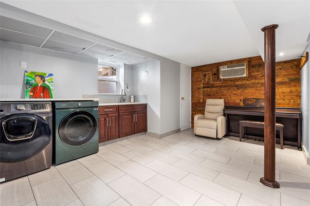 Interior, Recessed Lighting, Washer, Wooden Walls