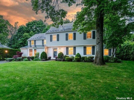 Backyard, Exterior, Facade, Split Level