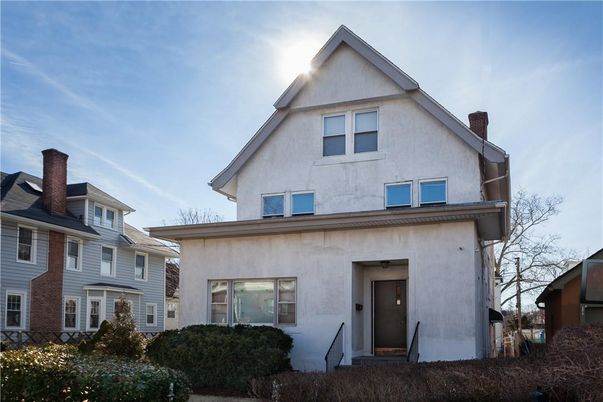 Exterior, Facade, Farmhouse