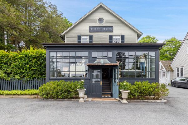Exterior, Facade, Farmhouse