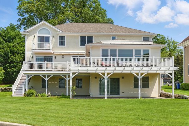 Exterior, Facade, Farmhouse