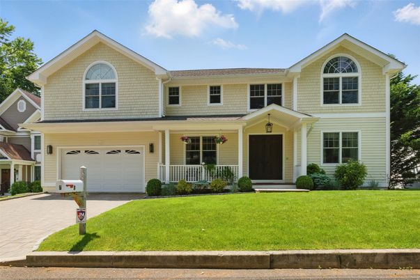 Attached, Exterior, Facade, Farmhouse