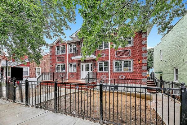 Exterior, Facade, Brick Facade, Rowhouse