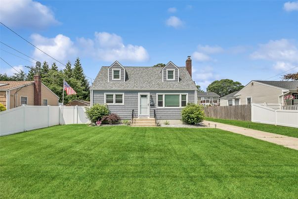 Backyard, Exterior, Facade, Cape Cod
