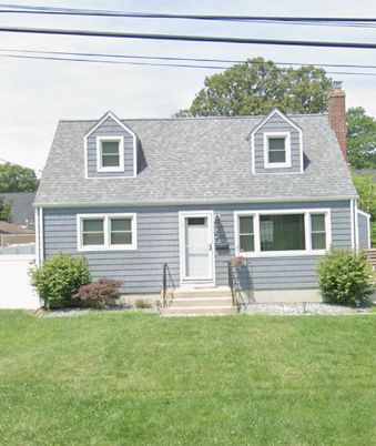 Exterior, Facade, Cape Cod