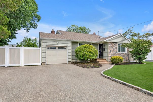 Attached, Exterior, Facade, Ranch