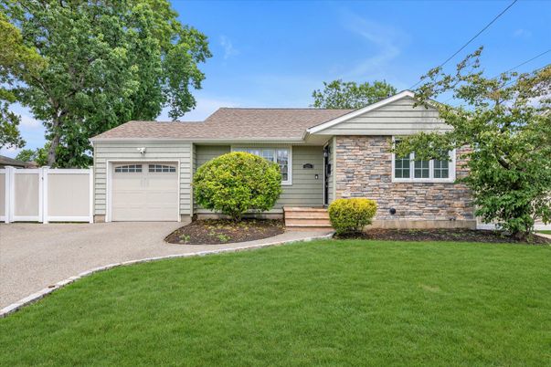 Attached, Exterior, Facade, Brick Facade, Ranch