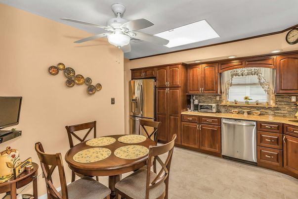 Dining room, Interior, Kitchen, Stainless Steel Appliances