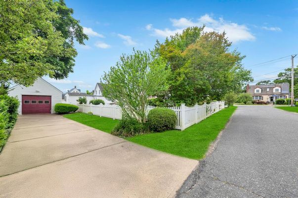 Detached Garage, Exterior