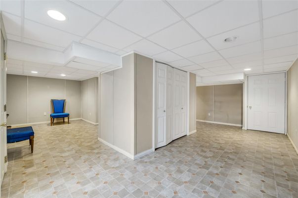 Empty room, Interior, Recessed Lighting