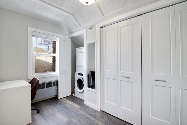Interior, Utility Closets, Washer, Wood Texture Flooring