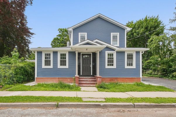 Exterior, Facade, Farmhouse
