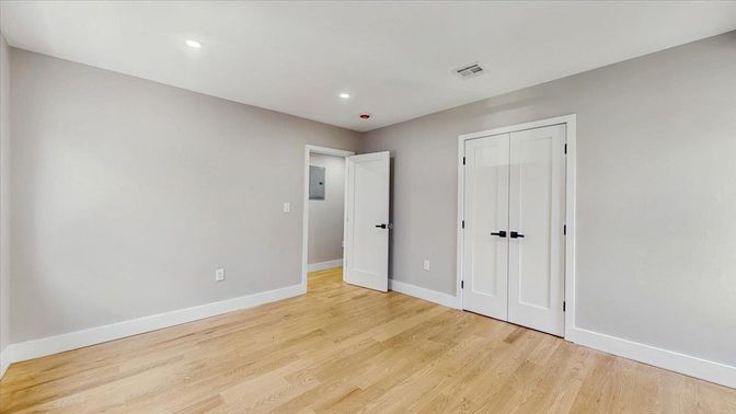 Empty room, Interior, Recessed Lighting, Wood Texture Flooring