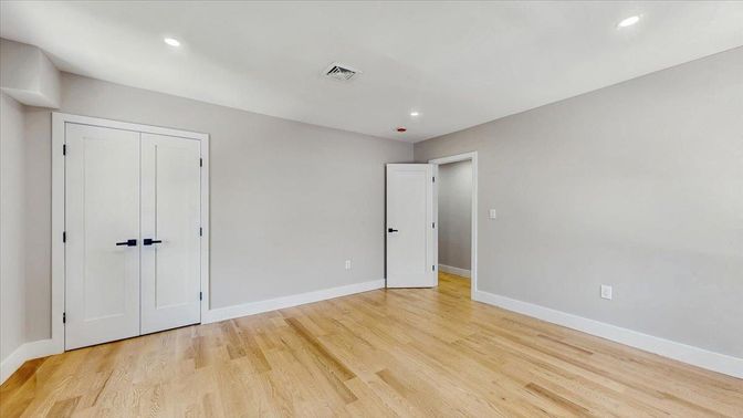 Empty room, Interior, Recessed Lighting, Wood Texture Flooring