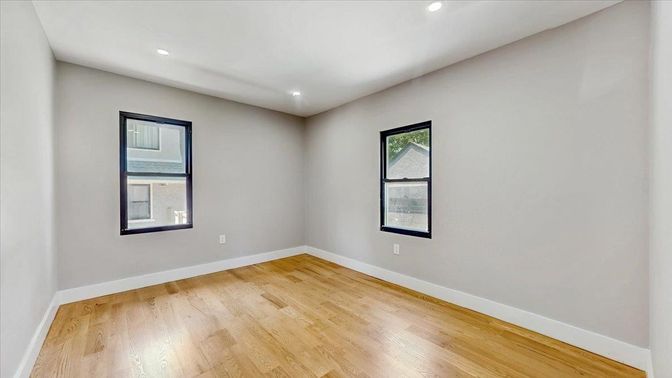 Empty room, Interior, Recessed Lighting, Wood Texture Flooring
