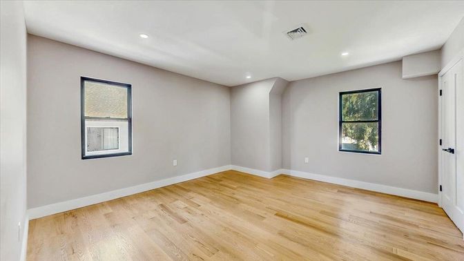 Empty room, Interior, Recessed Lighting, Wood Texture Flooring