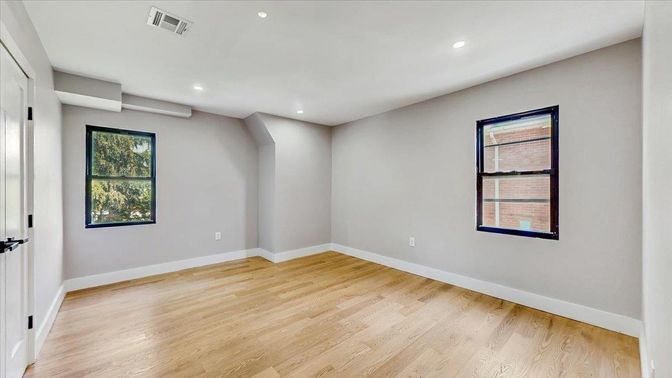 Empty room, Interior, Recessed Lighting, Wood Texture Flooring