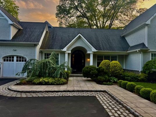 Attached, Exterior, Facade, Cape Cod