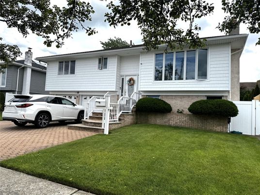 Attached, Exterior, Facade, Raised Ranch