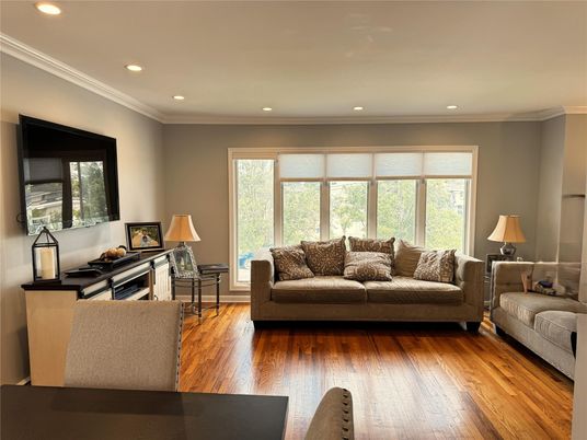 Interior, Living room, Recessed Lighting, Wood Texture Flooring