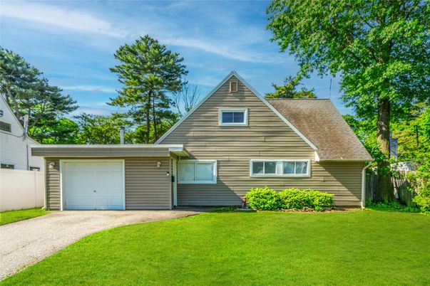 Attached, Exterior, Facade, Farmhouse