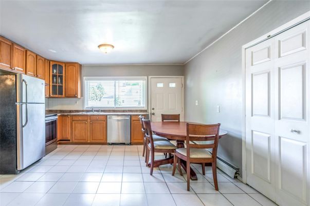 Dining room, Interior, Kitchen, Stainless Steel Appliances