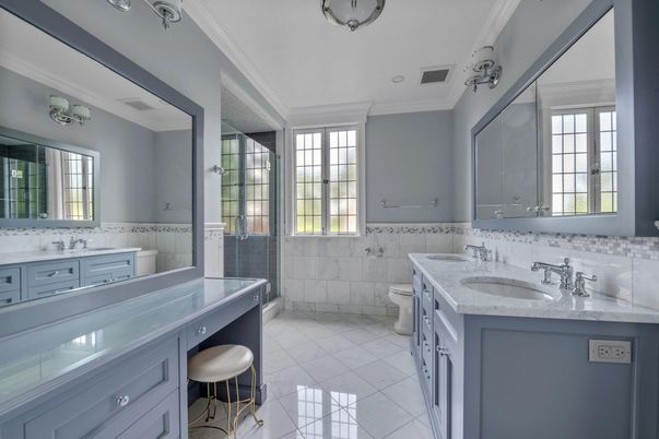 Bathroom, Dual Sink Vanities, Interior