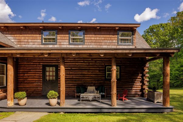 Exterior, Facade, Log Home