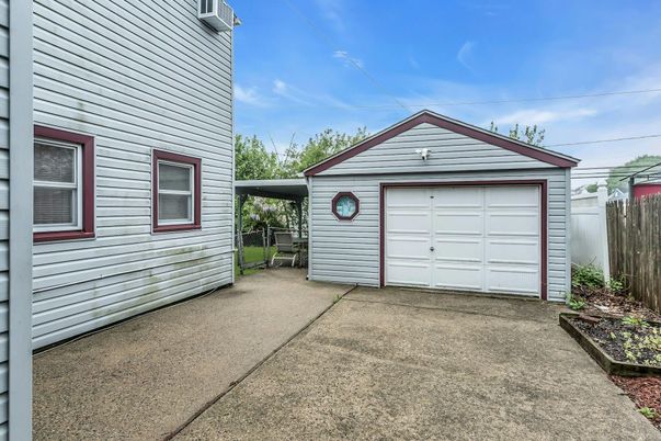 Detached Garage, Exterior