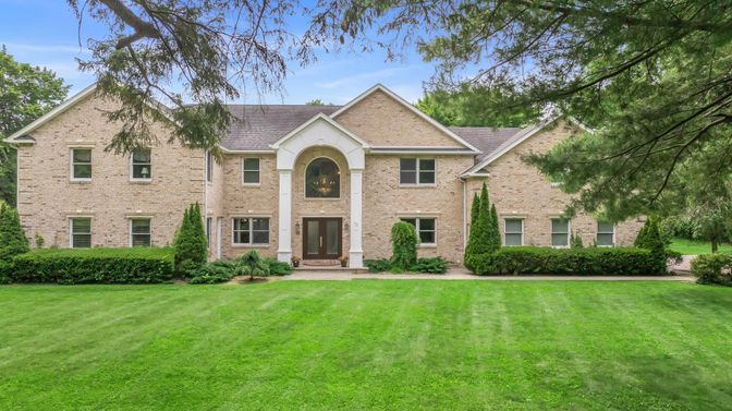 Backyard, Exterior, Facade, Brick Facade, Brick Traditional