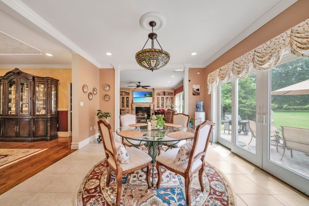 Dining room, Fireplace, Interior, Pendant Lights, Recessed Lighting