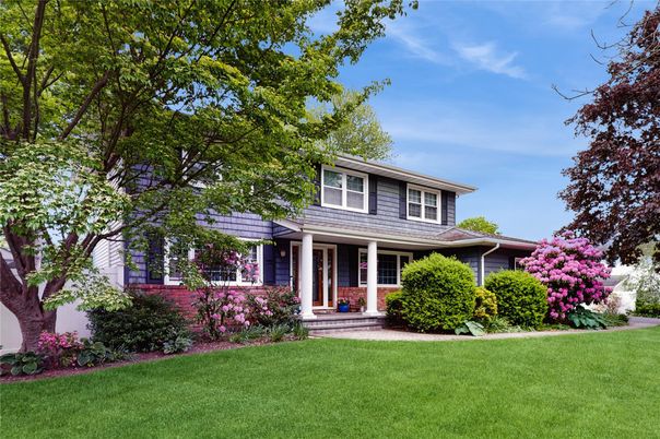 Exterior, Facade, American Foursquare