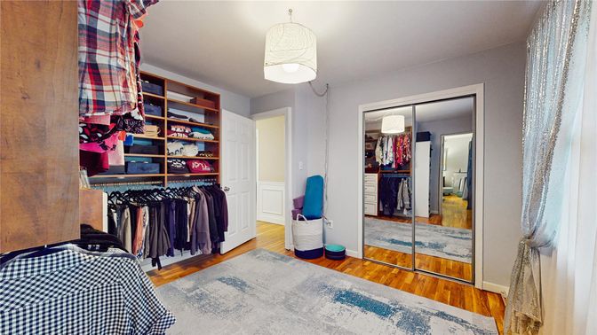 Interior, Walk-in Closets, Wood Texture Flooring