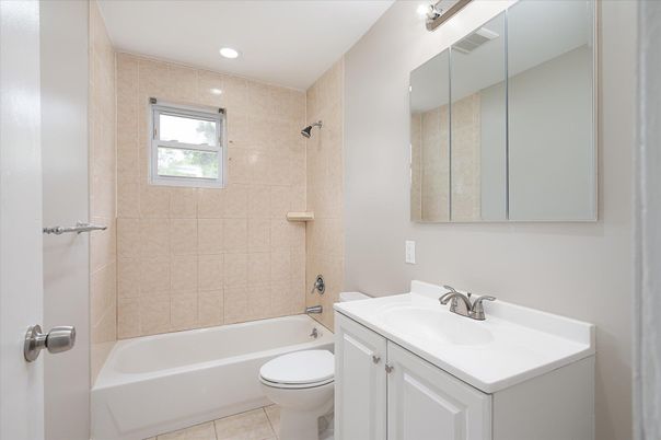 Bathroom, Interior, Recessed Lighting