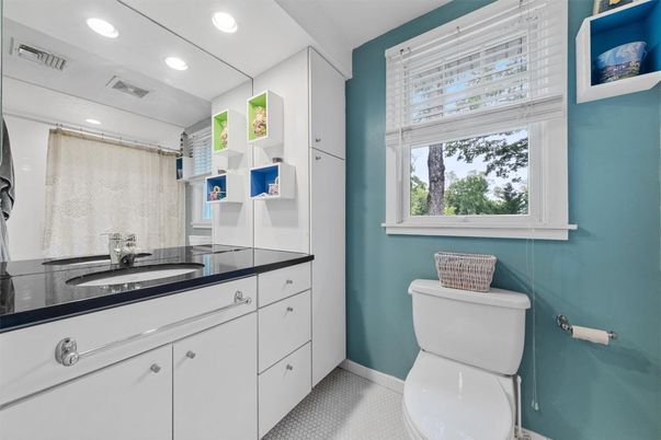 Bathroom, Interior, Recessed Lighting