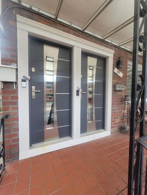 Elevator, Exterior