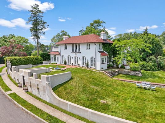 Backyard, Exterior, Facade, French Provincial