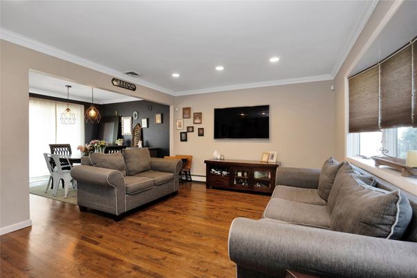 Dining room, Interior, Living room, Pendant Lights, Recessed Lighting, Wood Texture Flooring