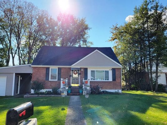 Exterior, Facade, Brick Facade, Cape Cod